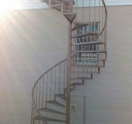 Винтовая лестница в частный дом.